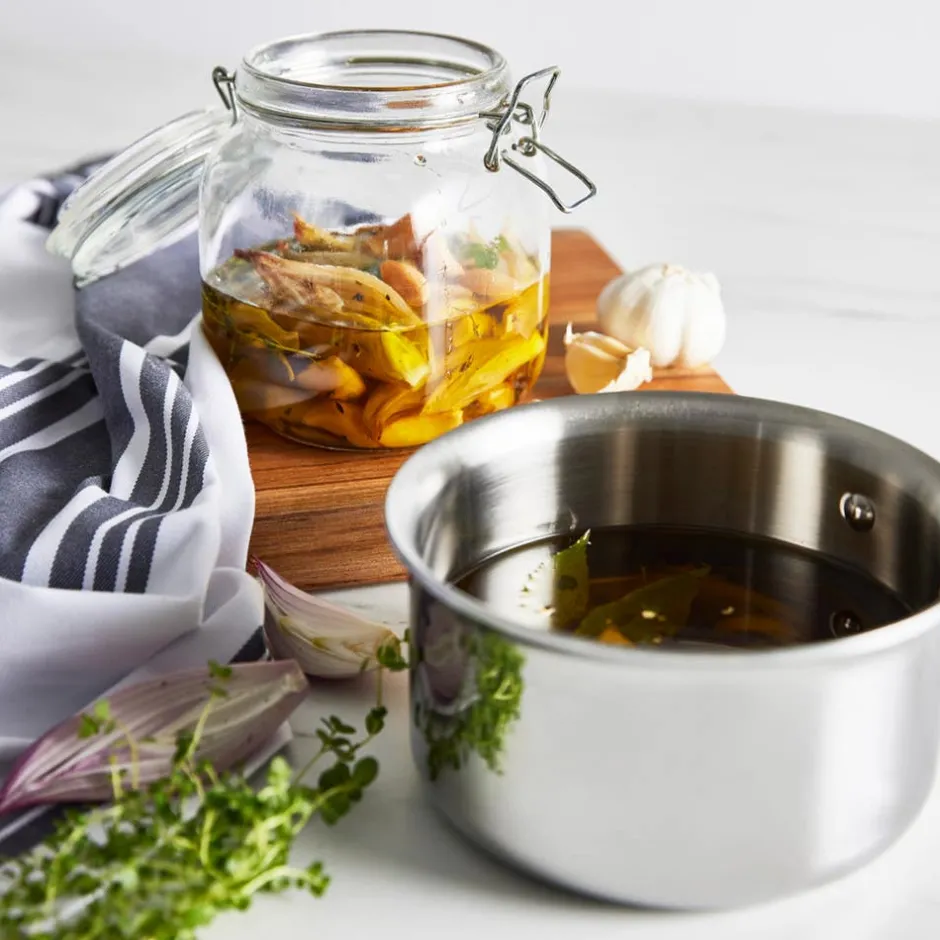 All-Clad D3 Stainless Everyday 3-ply Bonded Cookware; Sauce Pan with lid; 1.5 quart