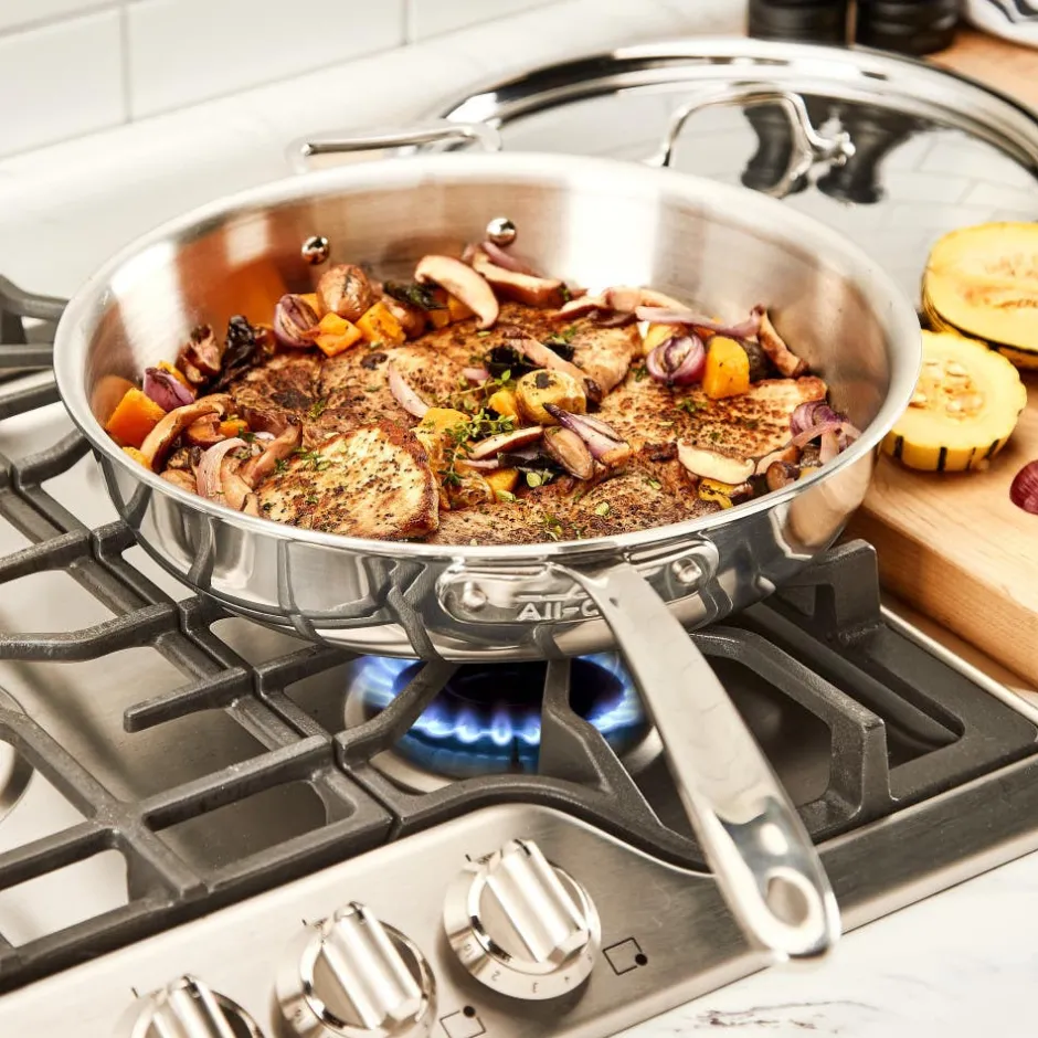 All-Clad D3 Stainless Everyday 3-ply Bonded Cookware; Sauce Pan with lid; 1.5 quart