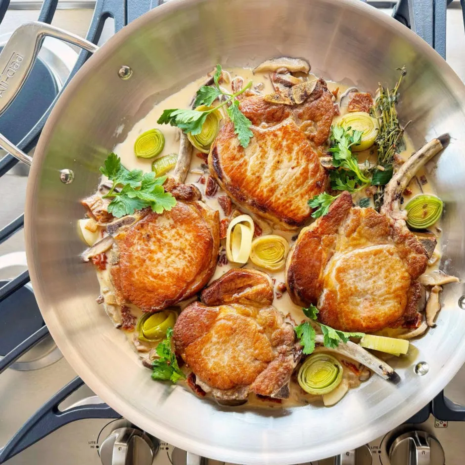 All-Clad 14-Inch Fry Pan with Lid / D5 Brushed Stainless Masterpiece