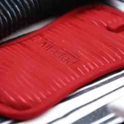 All-Clad 2-Pack Chilli Red Potholder Set / Colourful, Heat-Safe Kitchen Must-Have