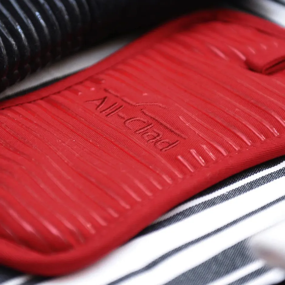 All-Clad 2-Pack Chilli Red Potholder Set / Colourful, Heat-Safe Kitchen Must-Have